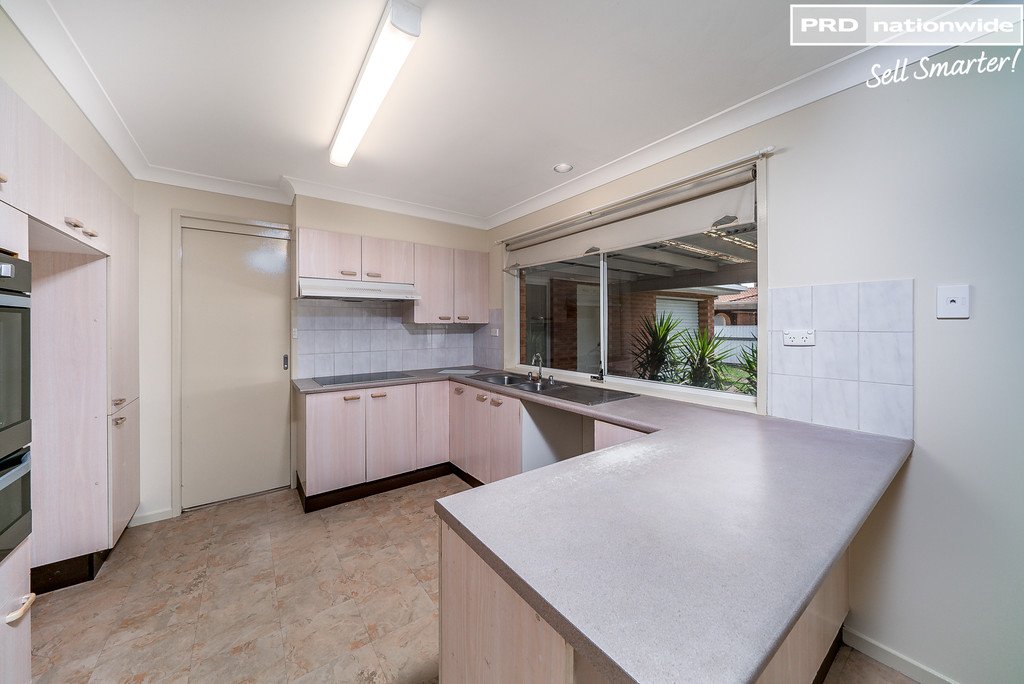 8 Magnolia Parade LAKE ALBERT 2