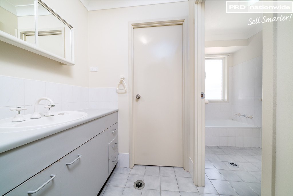 8 Magnolia Parade LAKE ALBERT 3