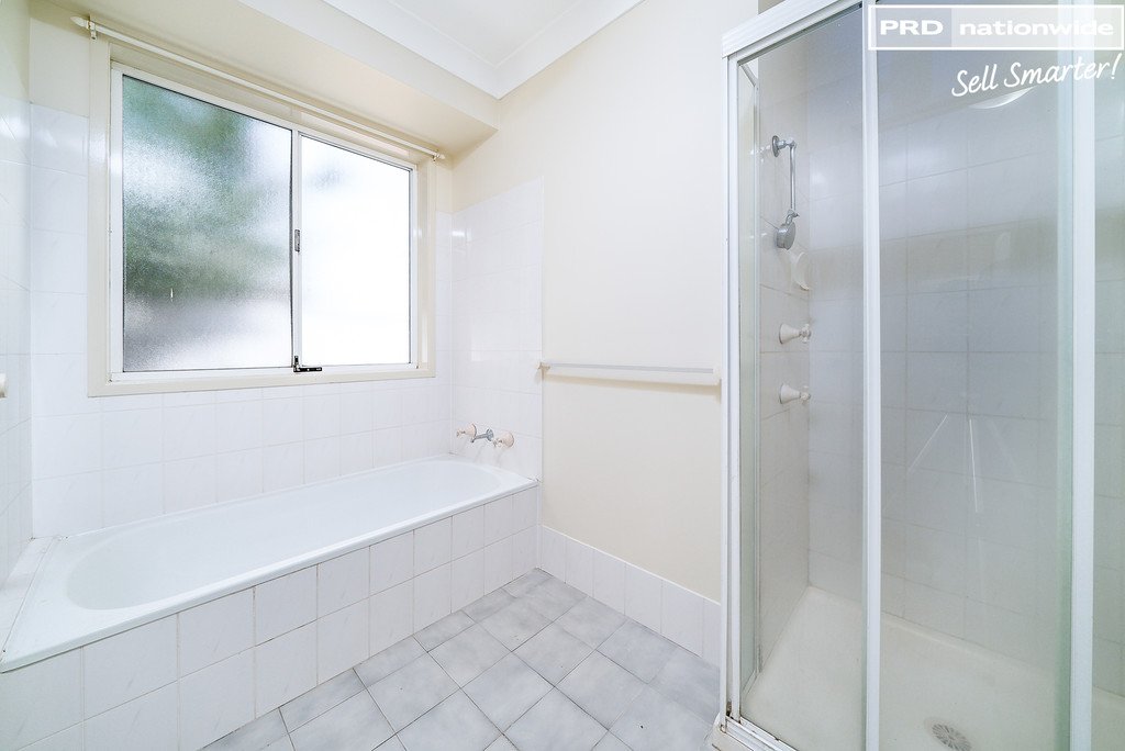 8 Magnolia Parade LAKE ALBERT 4