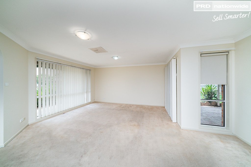 8 Magnolia Parade LAKE ALBERT 6