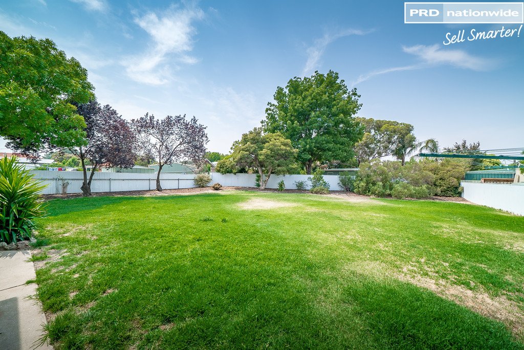 8 Magnolia Parade LAKE ALBERT 9