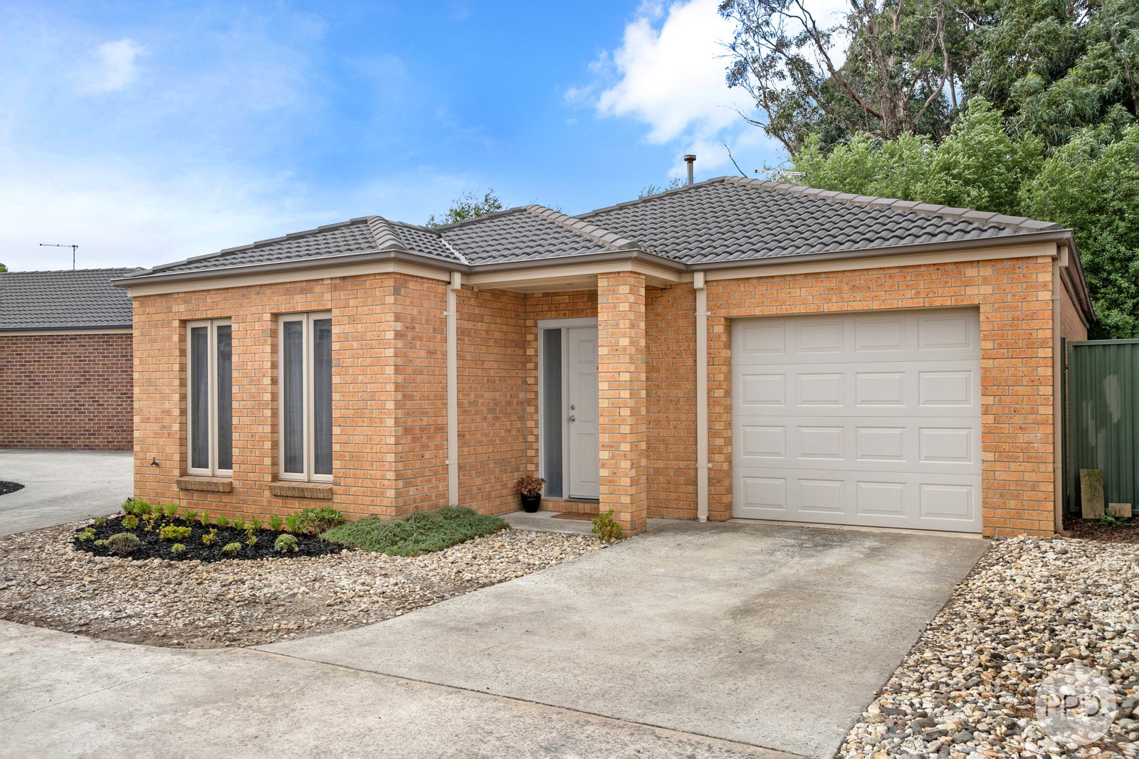 8 Malcolm Court BROWN HILL 1