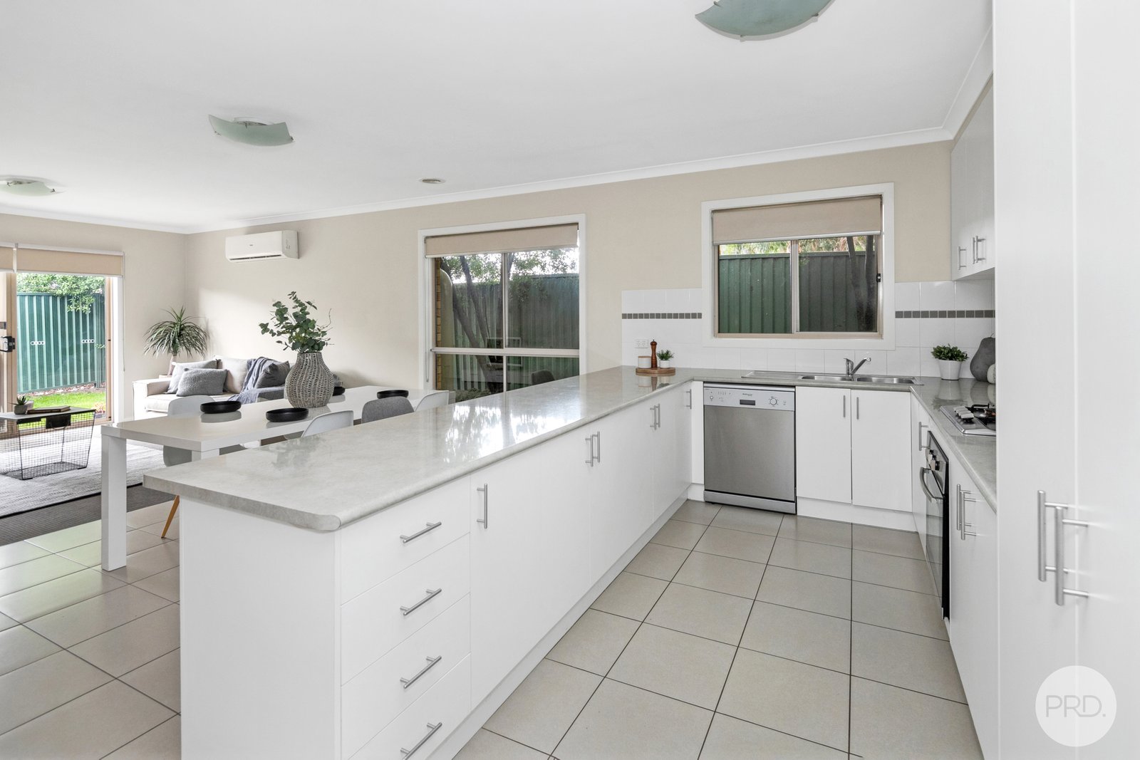 8 Malcolm Court BROWN HILL 2