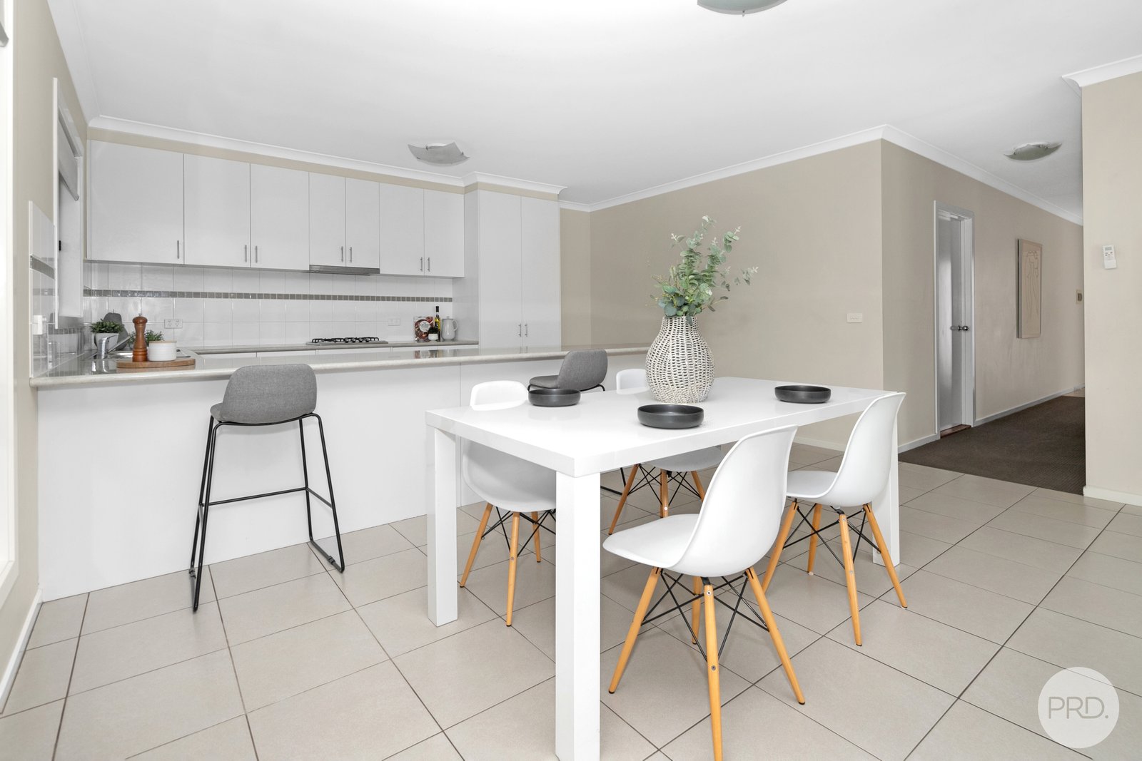 8 Malcolm Court BROWN HILL 3