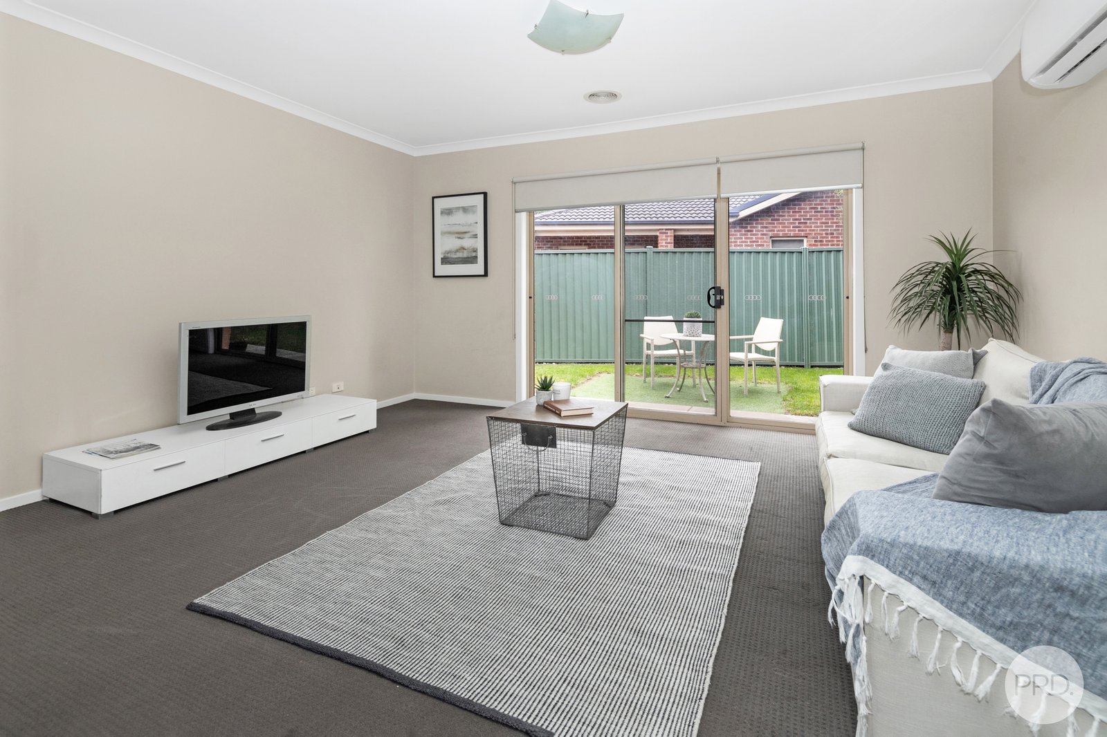 8 Malcolm Court BROWN HILL 6