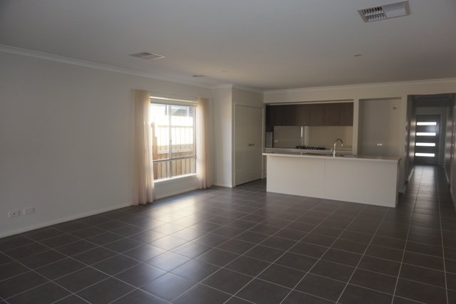 Gallery: 8 Mallacoota Crescent