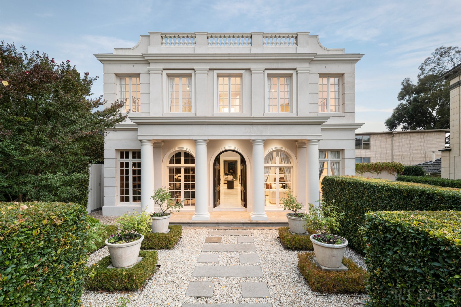 Real Estate and Property in 8 Maxwell Court, Toorak, VIC