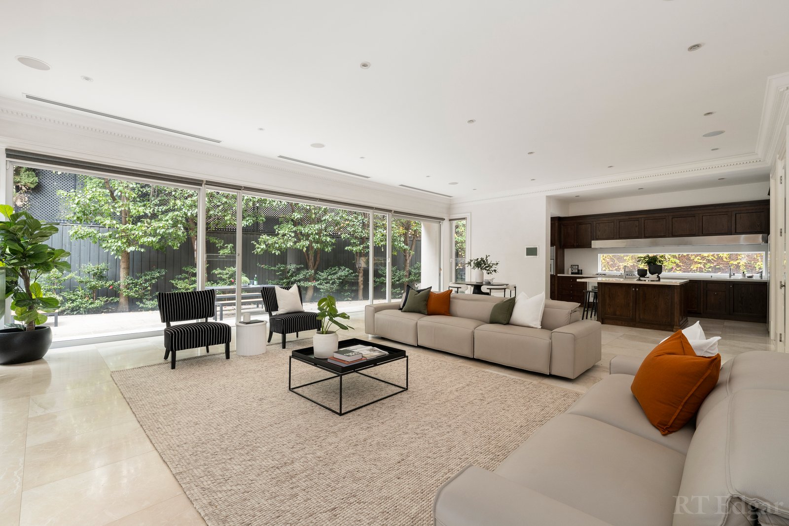 Real Estate and Property in 8 Maxwell Court, Toorak, VIC