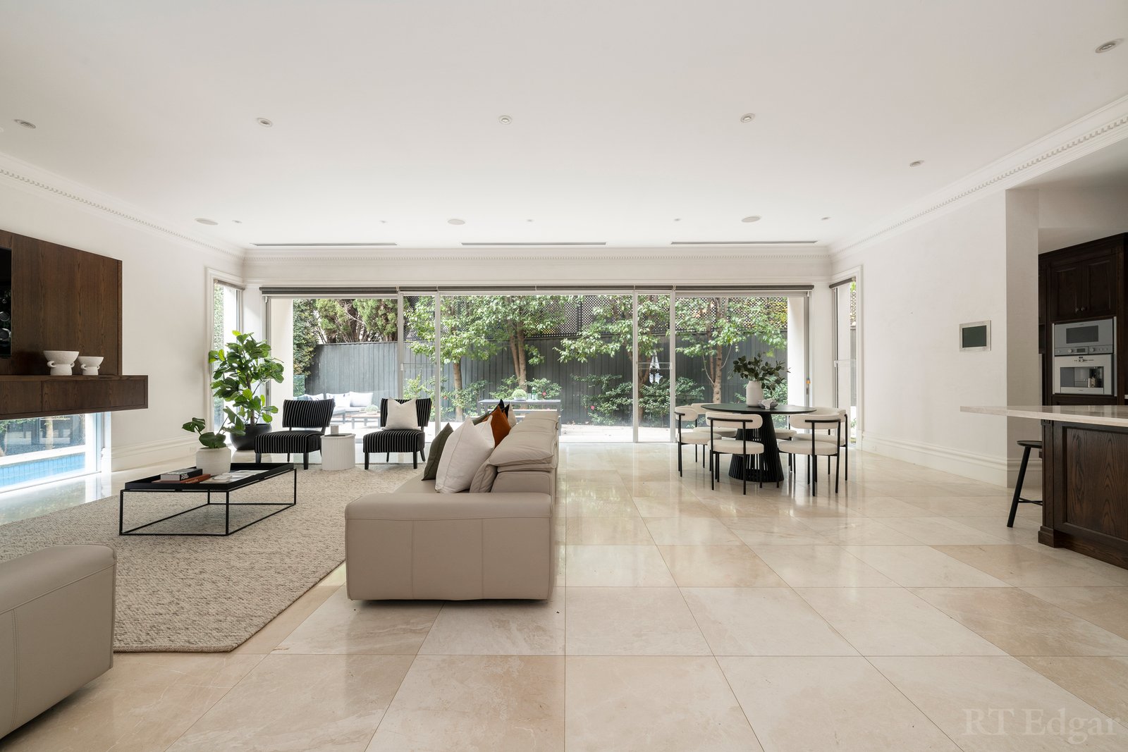 Real Estate and Property in 8 Maxwell Court, Toorak, VIC