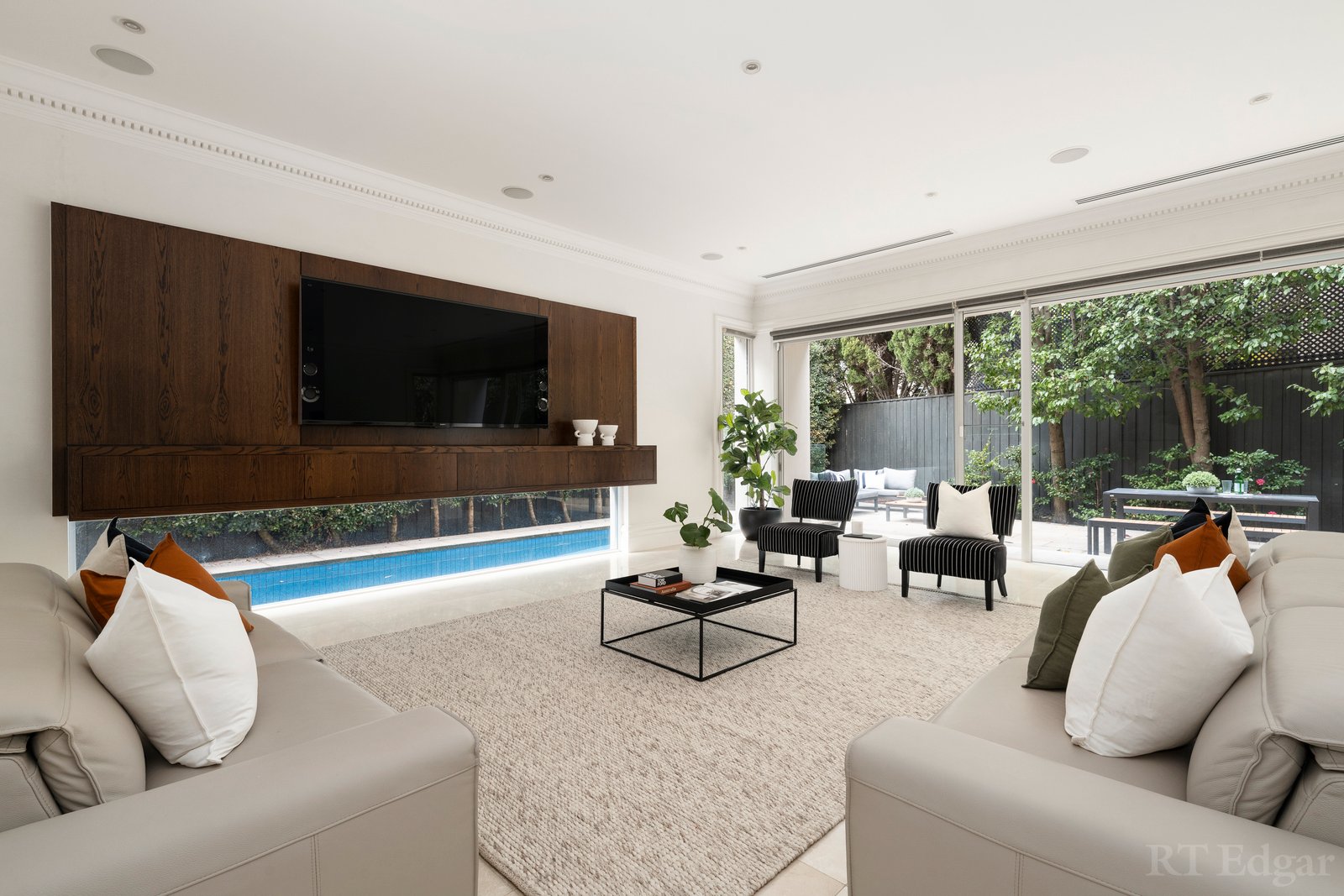 Real Estate and Property in 8 Maxwell Court, Toorak, VIC