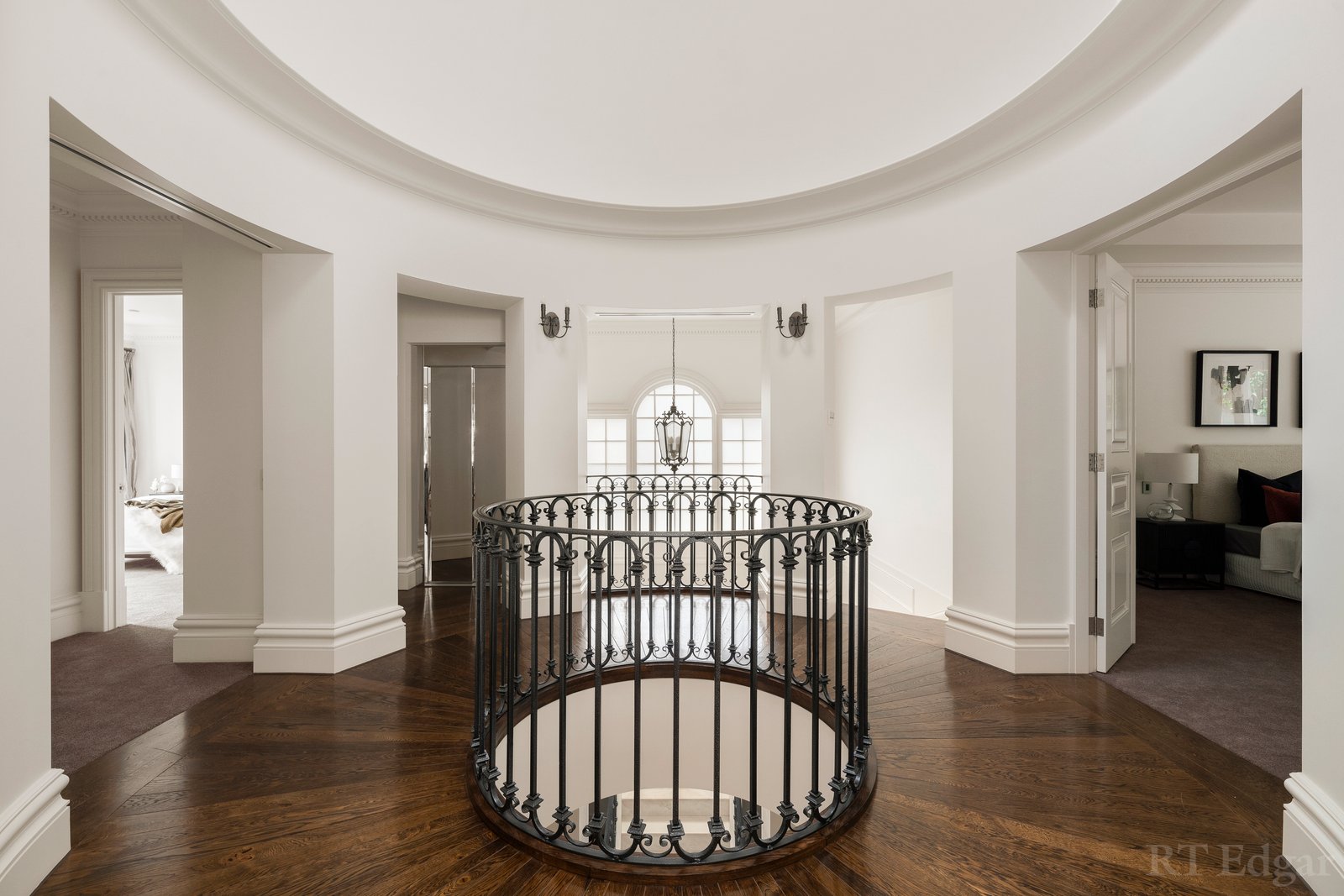 Real Estate and Property in 8 Maxwell Court, Toorak, VIC