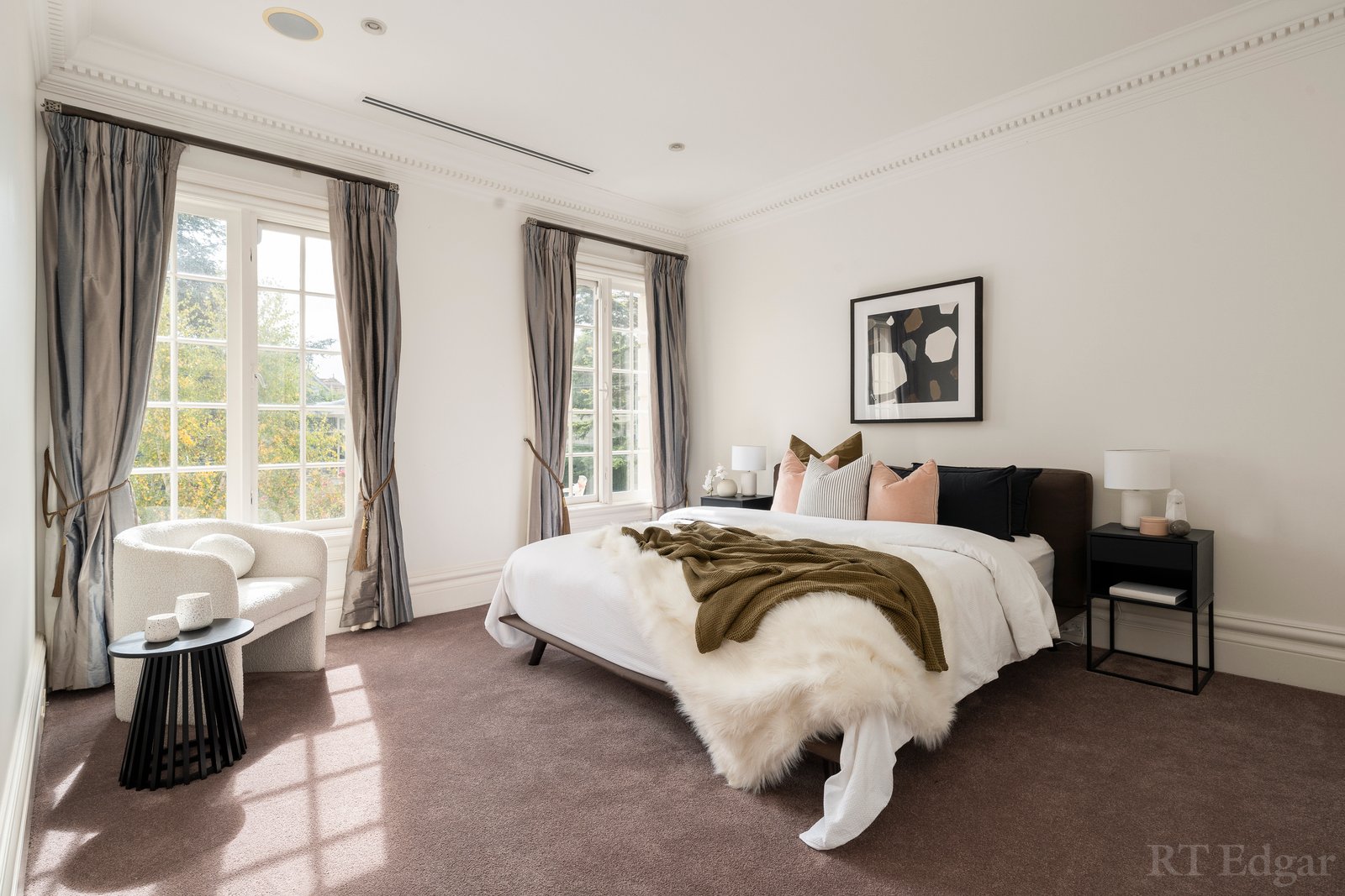 Real Estate and Property in 8 Maxwell Court, Toorak, VIC