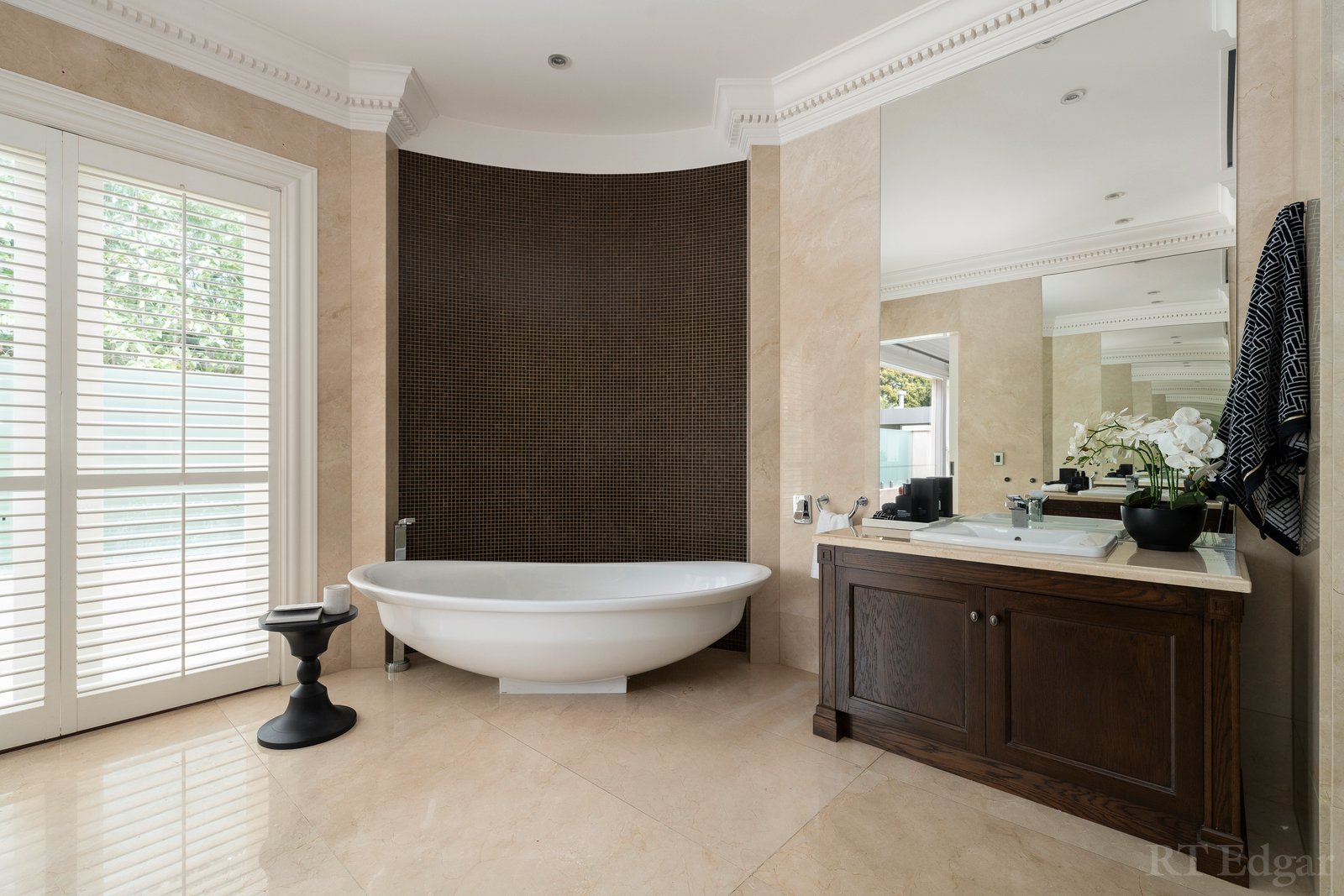 Real Estate and Property in 8 Maxwell Court, Toorak, VIC