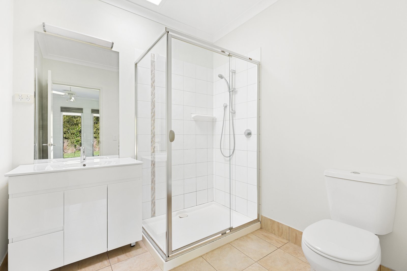 Real Estate and Property in 8 Mayfair Way, Kyneton, VIC