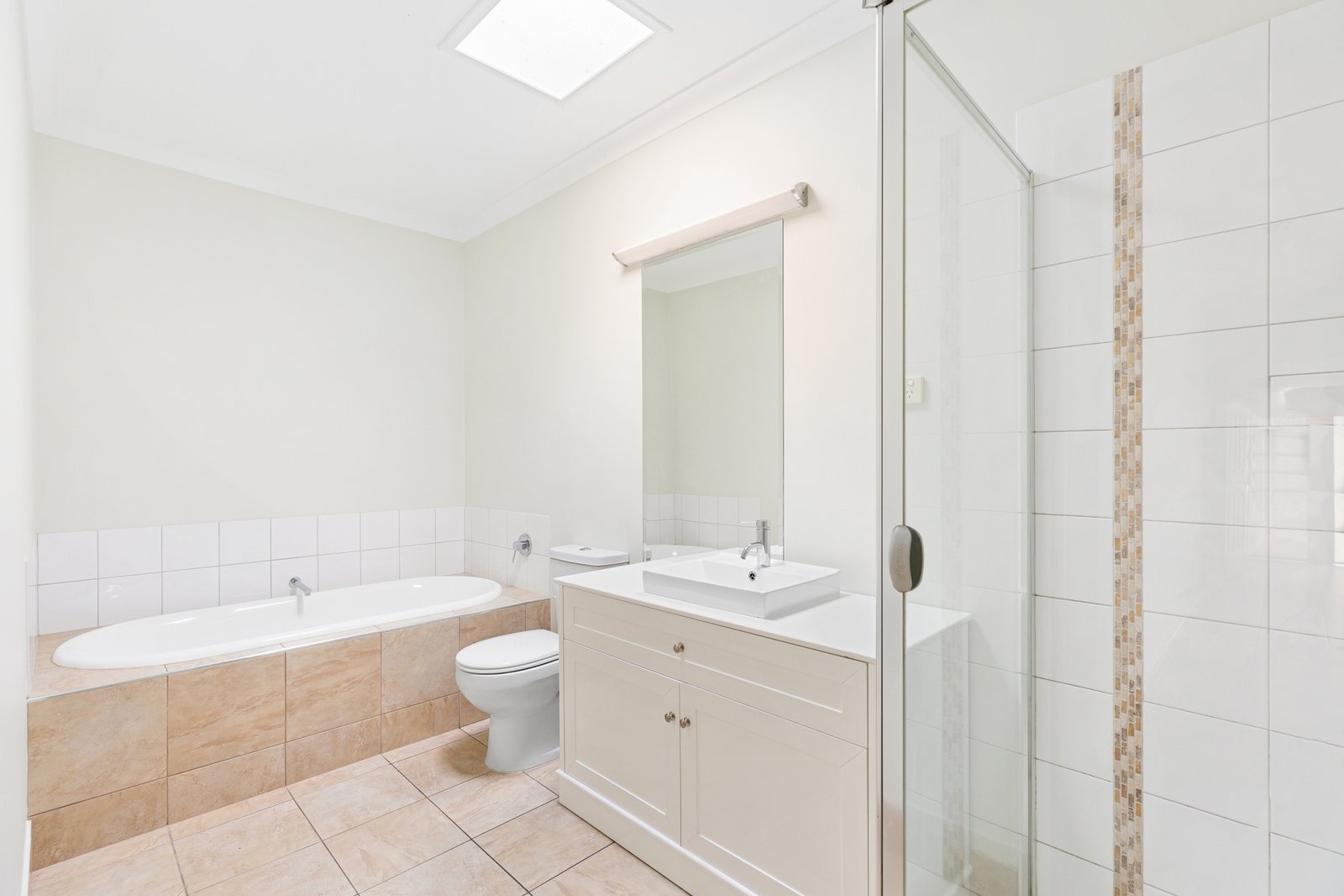 Real Estate and Property in 8 Mayfair Way, Kyneton, VIC