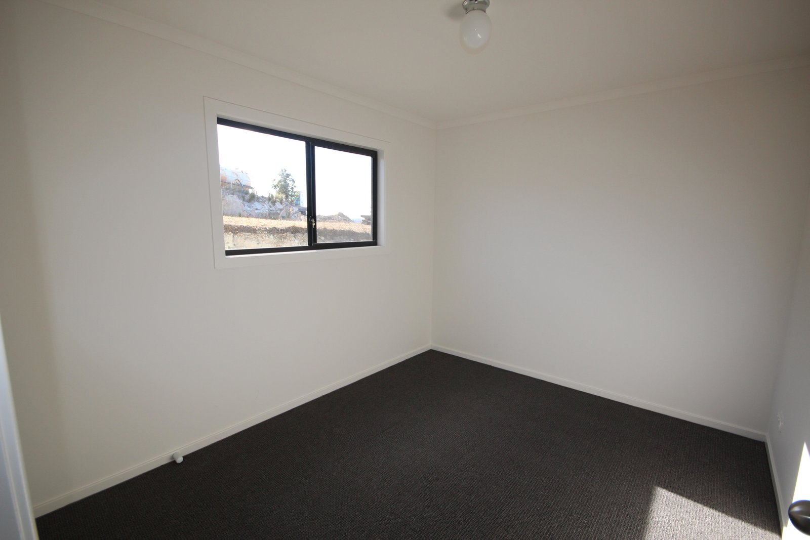 8 McGill Rise CLAREMONT 9