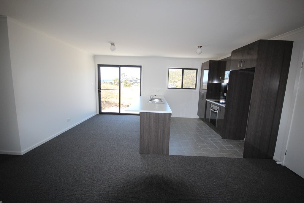 8 McGill Rise CLAREMONT 3