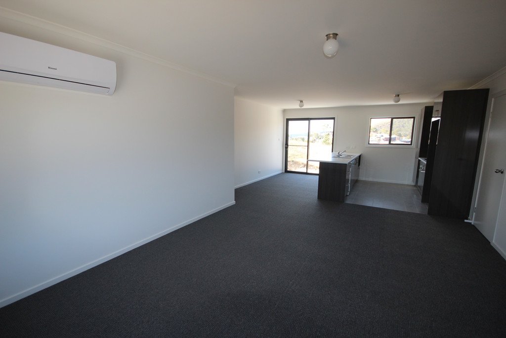 8 McGill Rise CLAREMONT 5