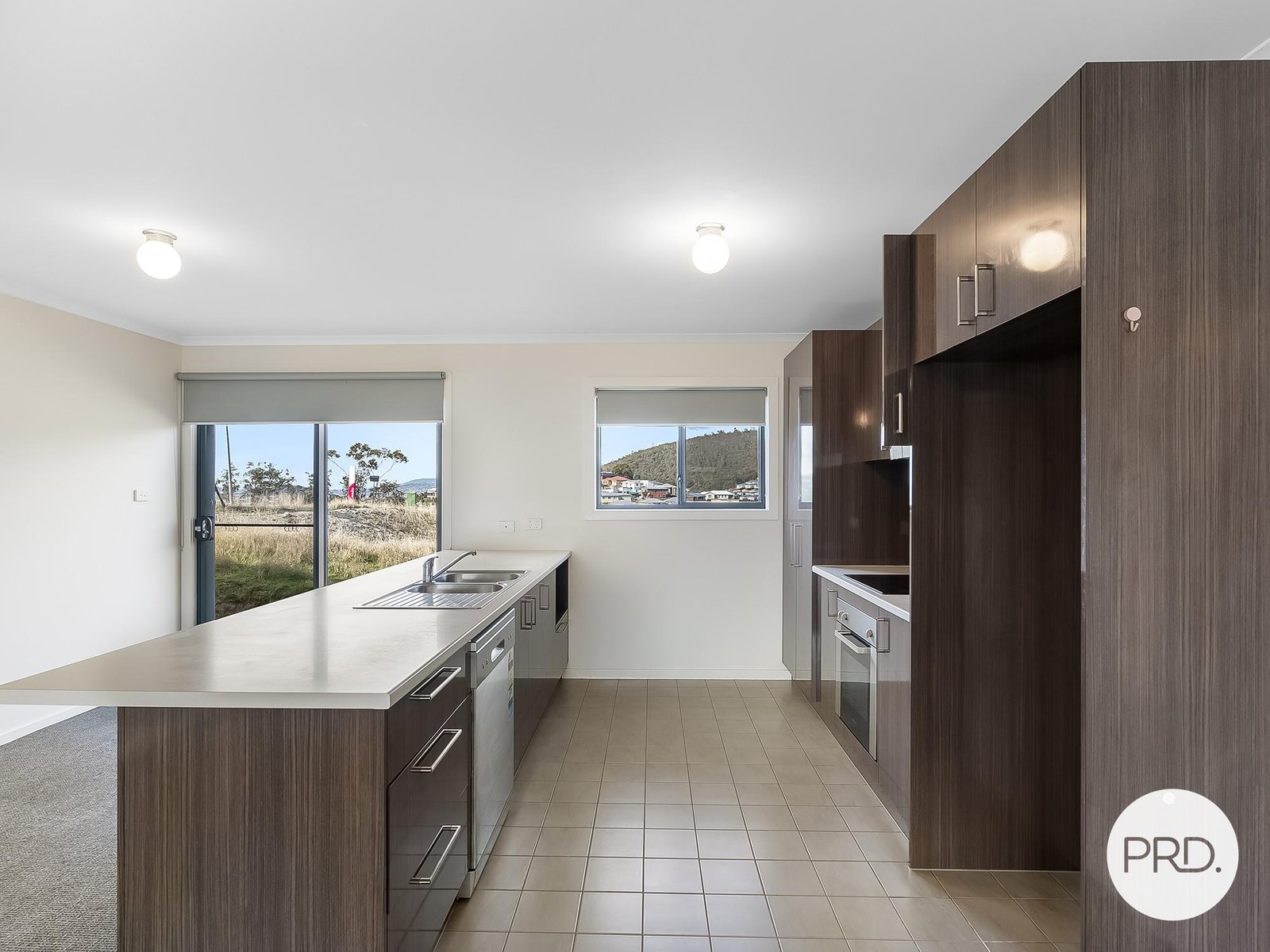 8 McGill Rise CLAREMONT 2