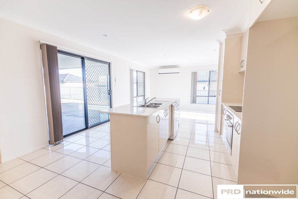 8 McKinlay Place TAMWORTH 2