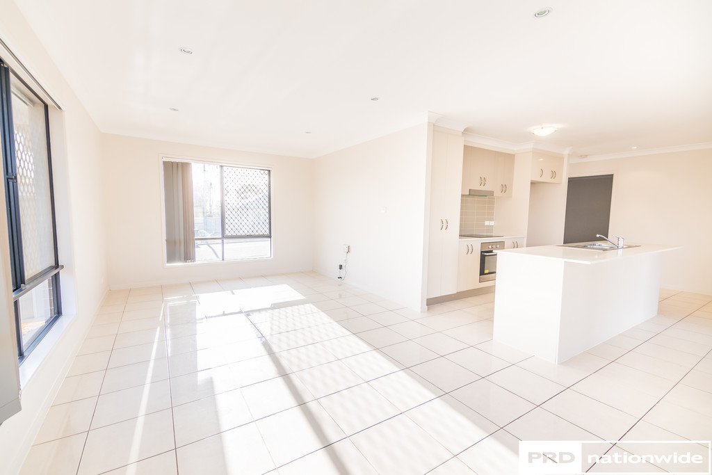 8 McKinlay Place TAMWORTH 3
