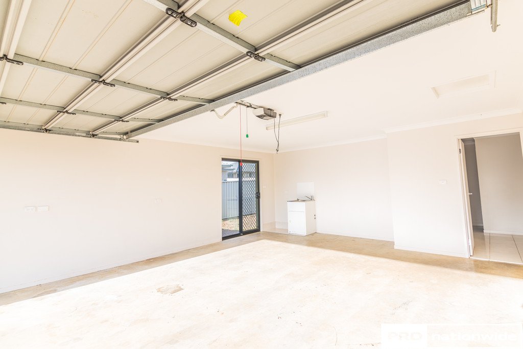 8 McKinlay Place TAMWORTH 9
