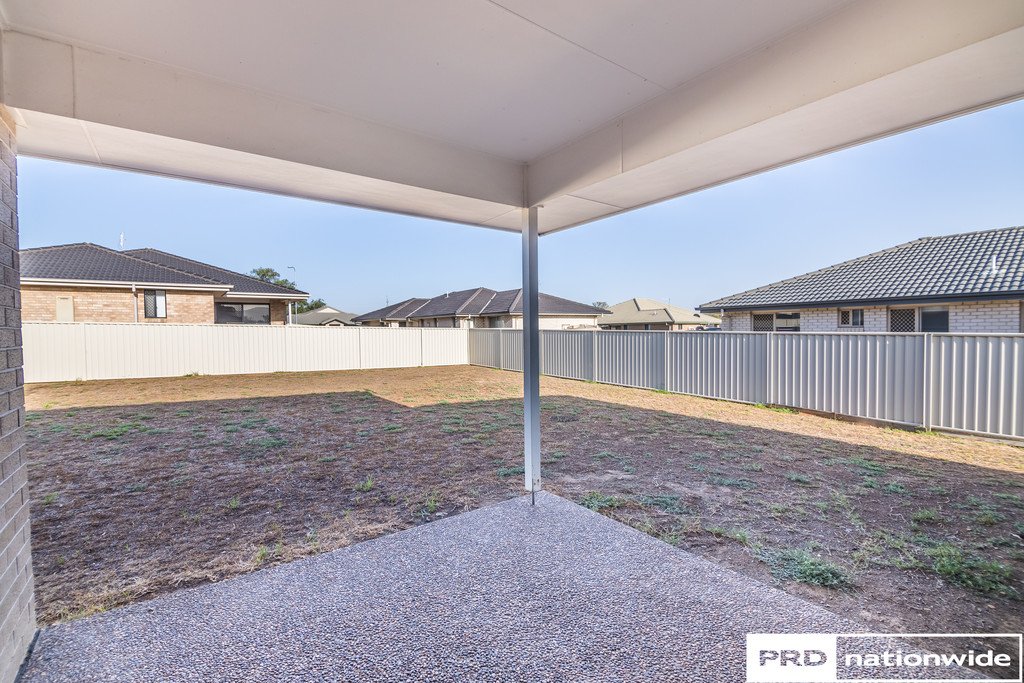 8 McKinlay Place TAMWORTH 10