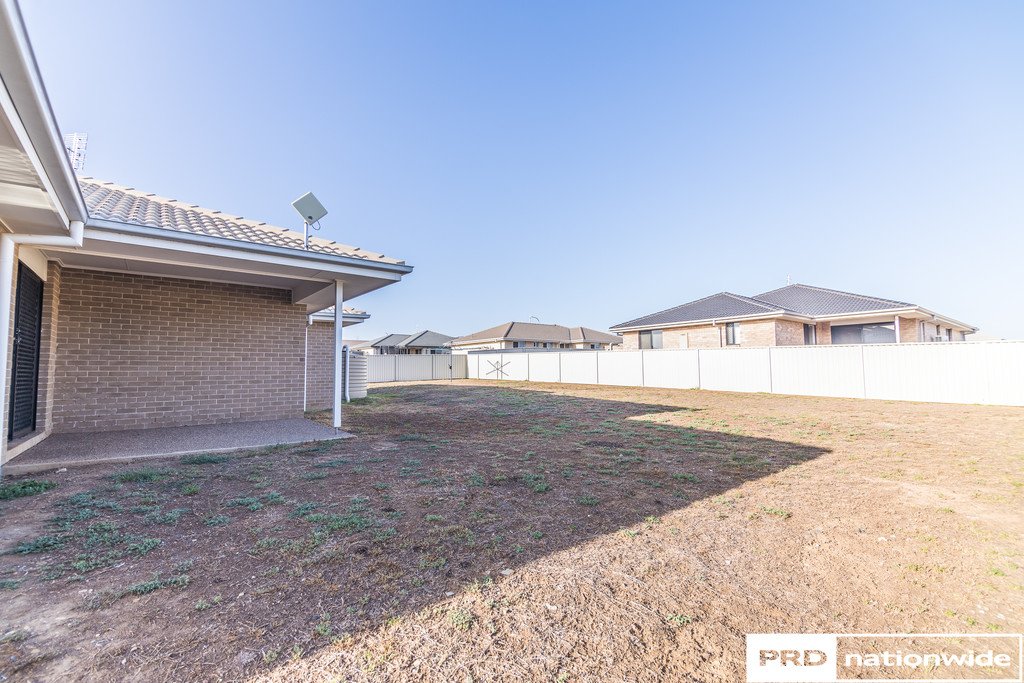 8 McKinlay Place TAMWORTH 12