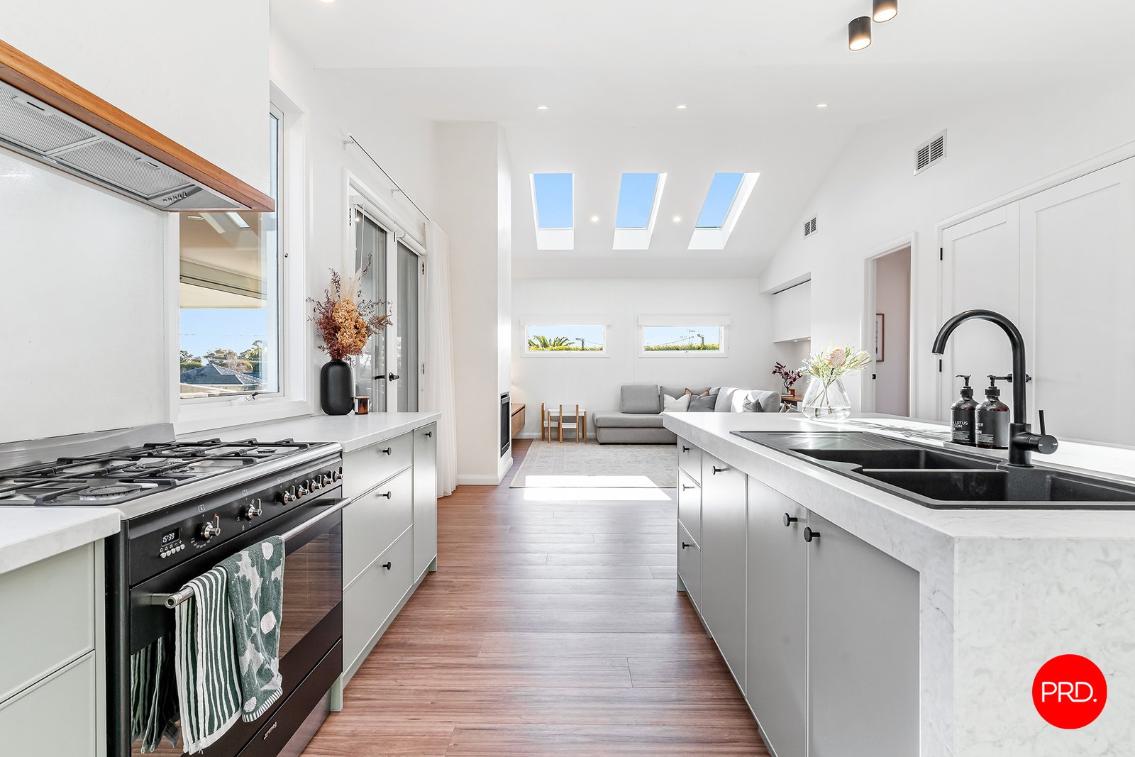 8 McMillan Street KENNINGTON 16