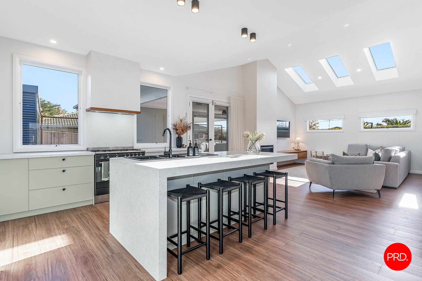 8 McMillan Street KENNINGTON 21