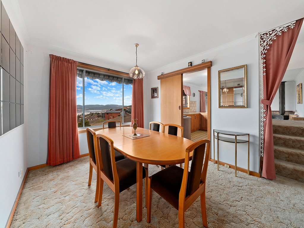 8 Merriwa Street BERRIEDALE 11