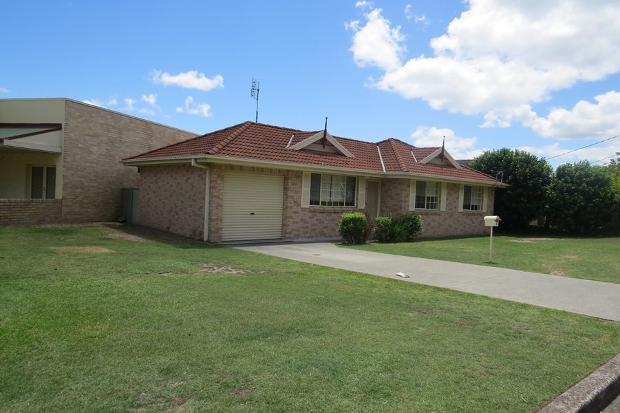 8 Monkley Ave  SALAMANDER BAY 1