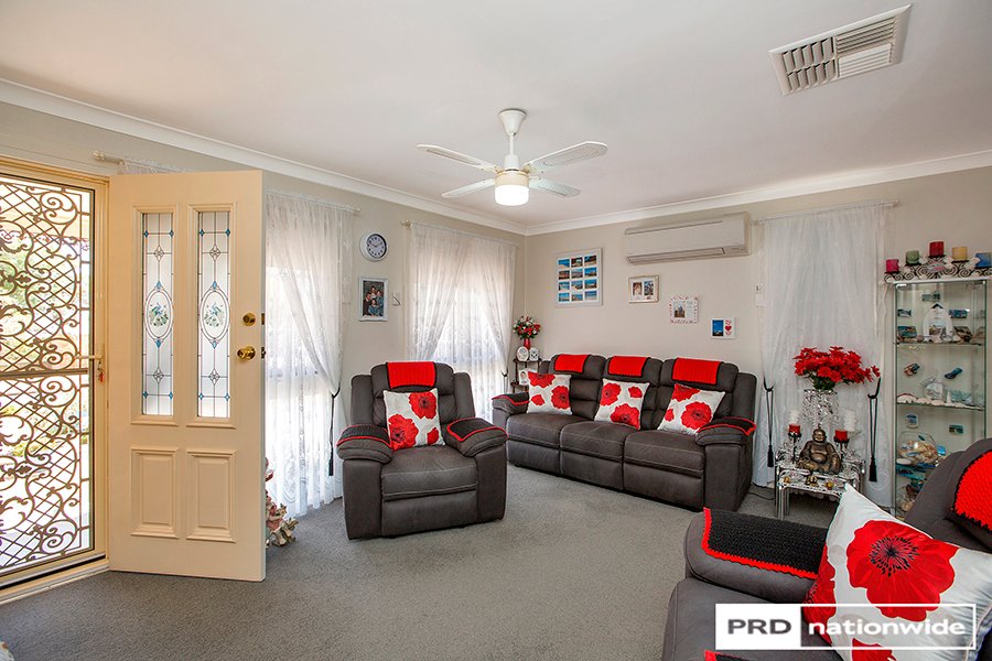 8 Mountview Crescent TAMWORTH 1