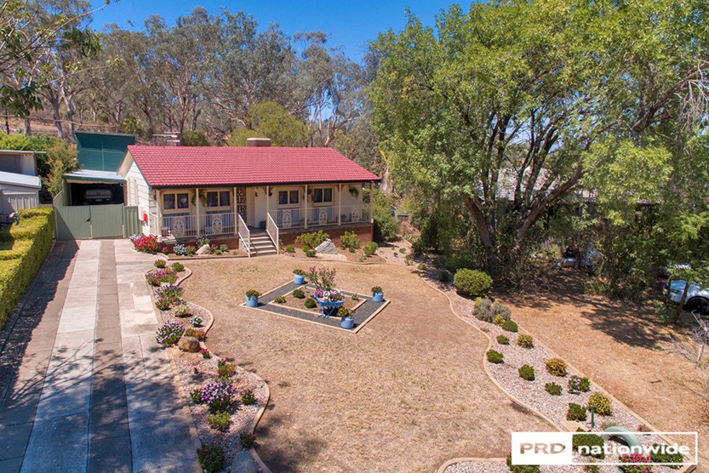 8 Mountview Crescent TAMWORTH 4