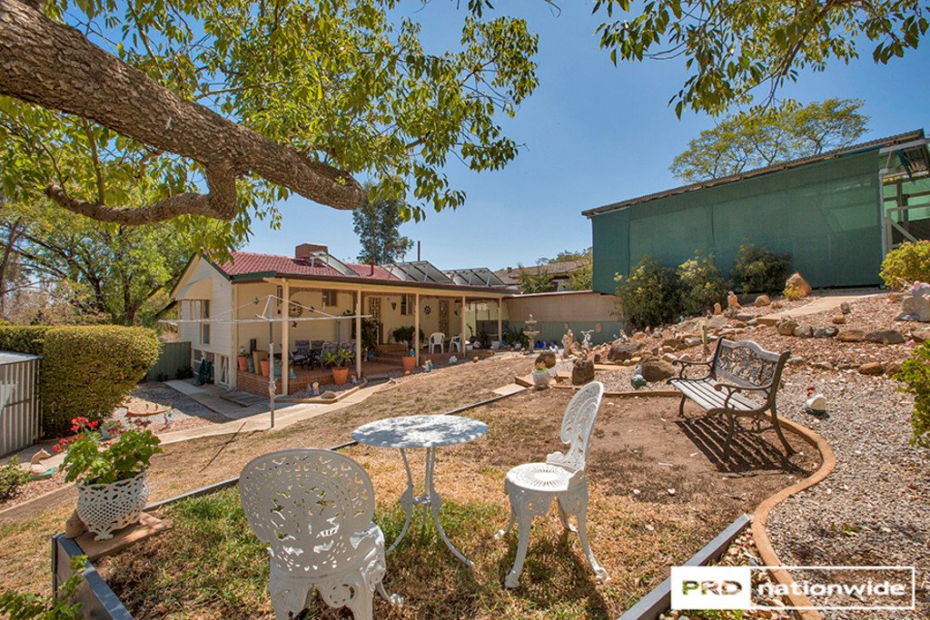 8 Mountview Crescent TAMWORTH 10
