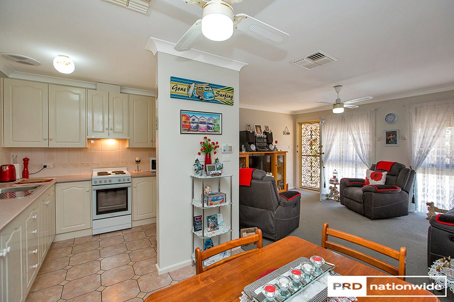 8 Mountview Crescent TAMWORTH 11