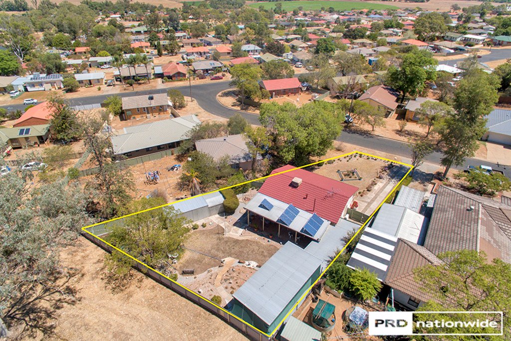 8 Mountview Crescent TAMWORTH 17