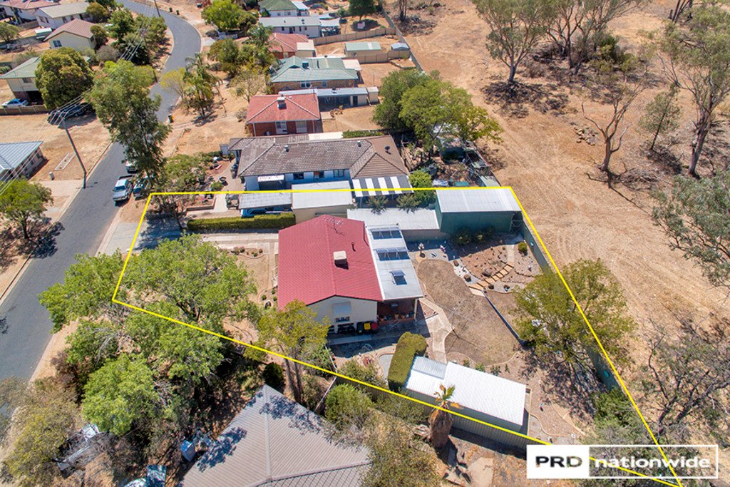 8 Mountview Crescent TAMWORTH 18