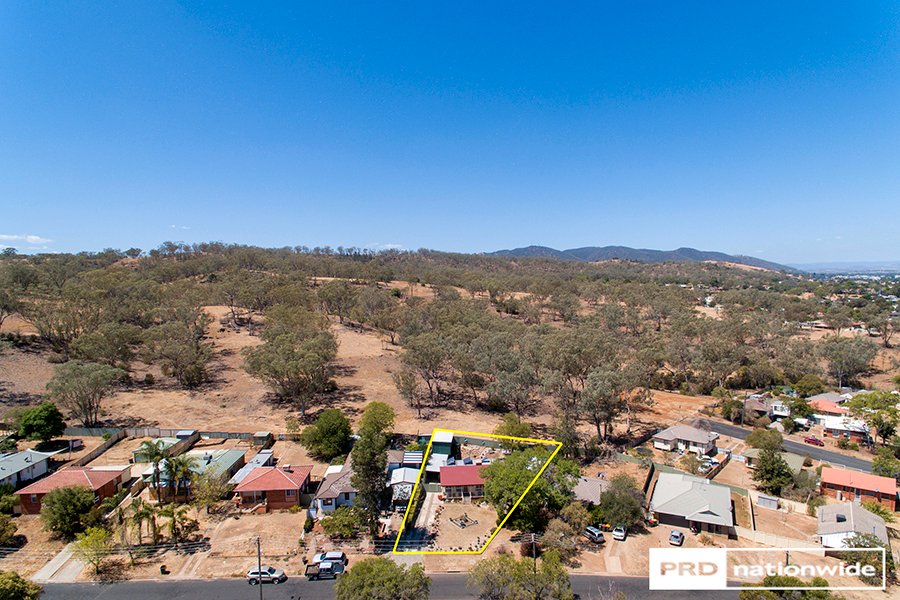 8 Mountview Crescent TAMWORTH 21