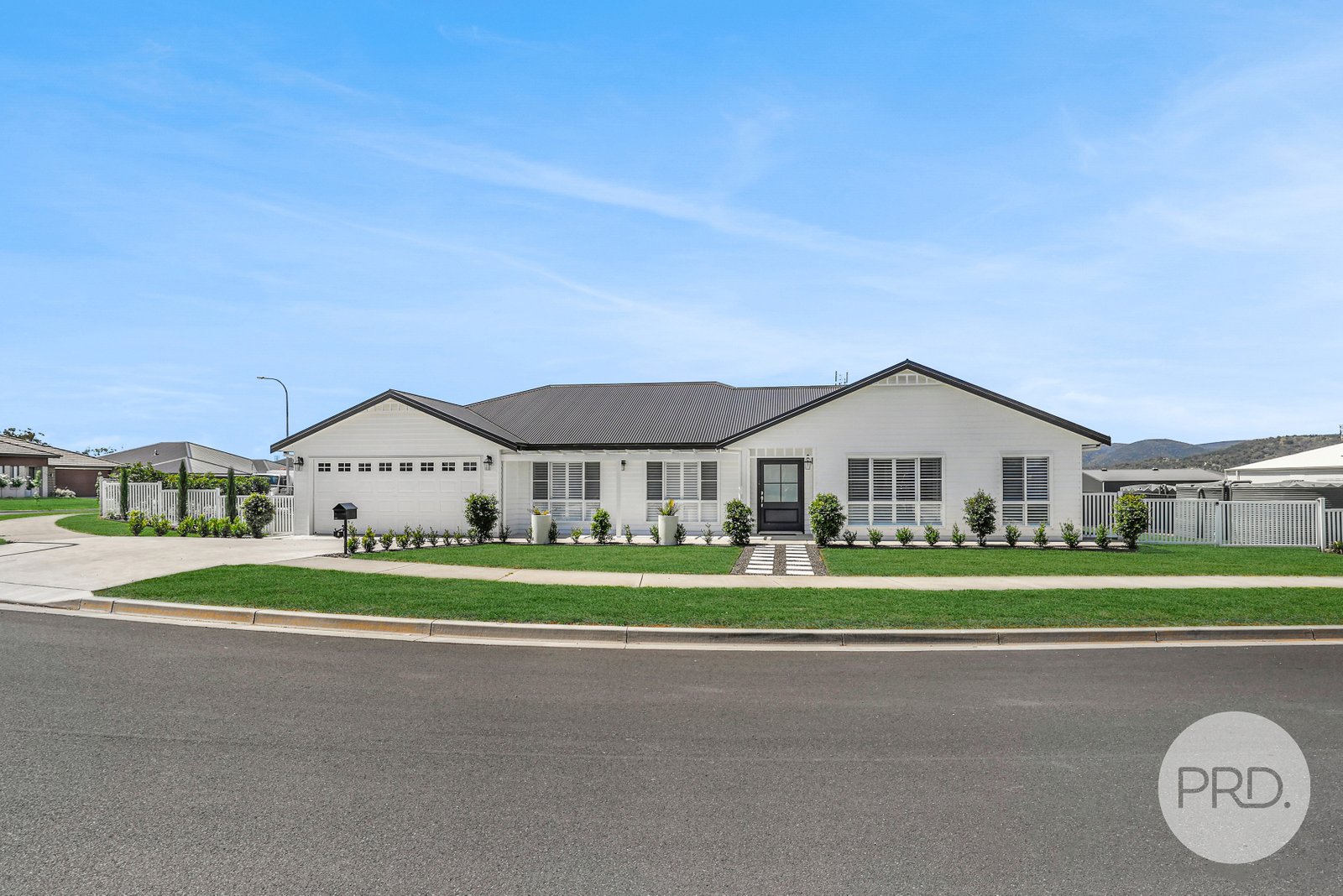 8 Mulga Place TAMWORTH 2