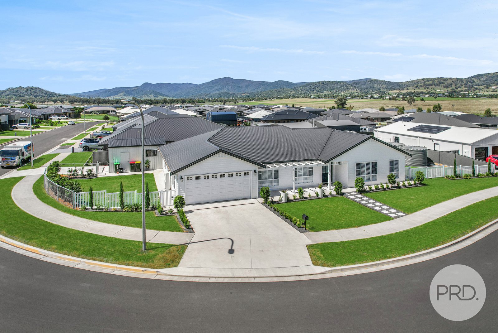 8 Mulga Place TAMWORTH 3