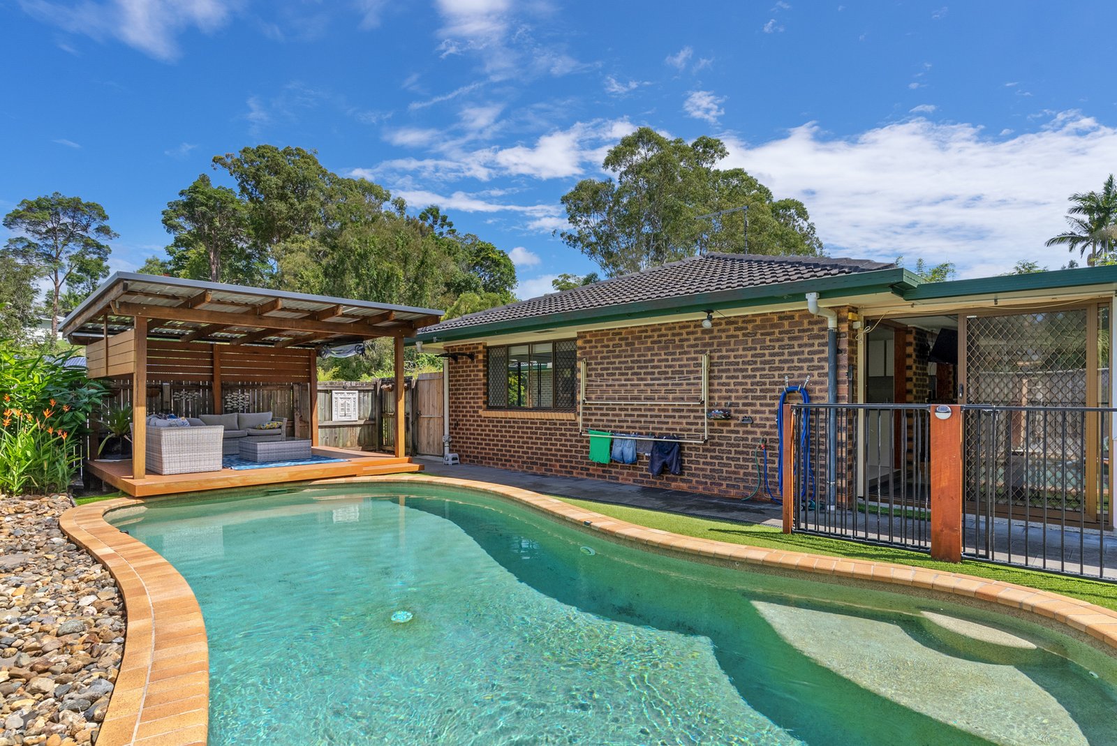 8 Mundurra Avenue OCEAN SHORES 3