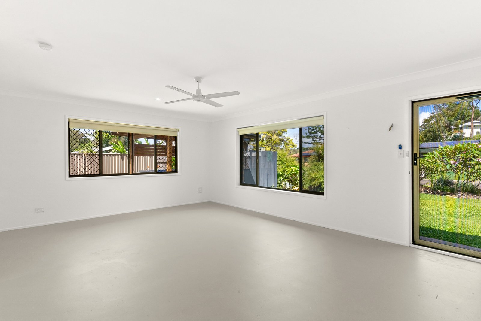 8 Mundurra Avenue OCEAN SHORES 4