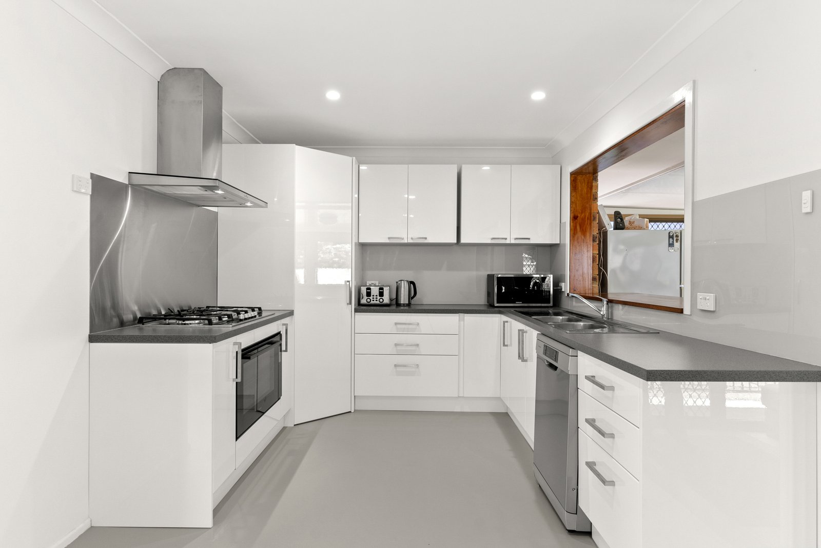 8 Mundurra Avenue OCEAN SHORES 5