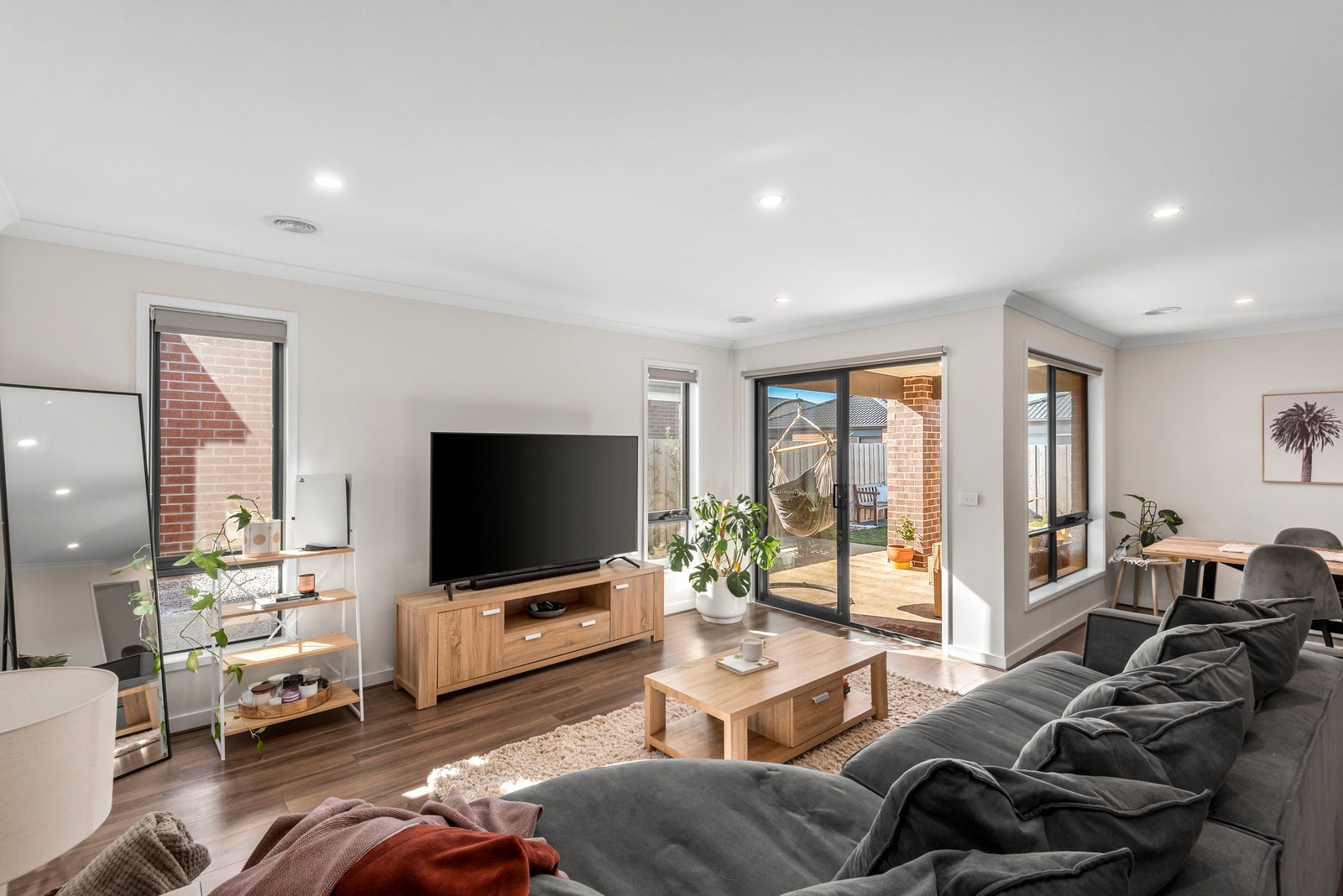 Real Estate and Property in 8 Myna Way, Armstrong Creek, VIC