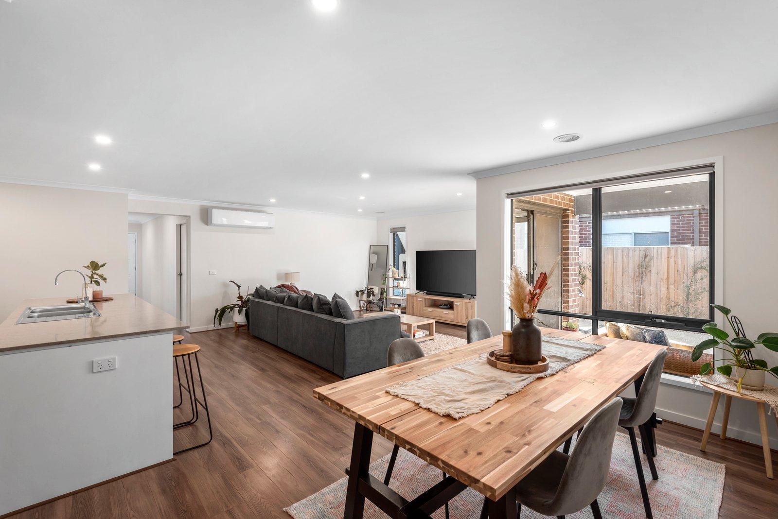 Real Estate and Property in 8 Myna Way, Armstrong Creek, VIC