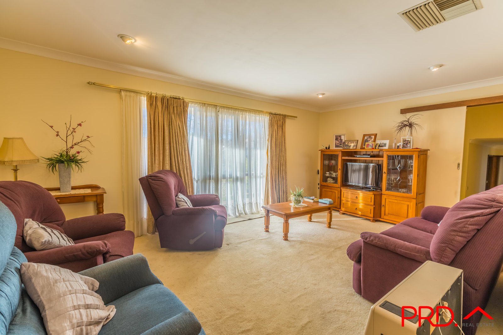 8 Myndee Avenue TAMWORTH 3