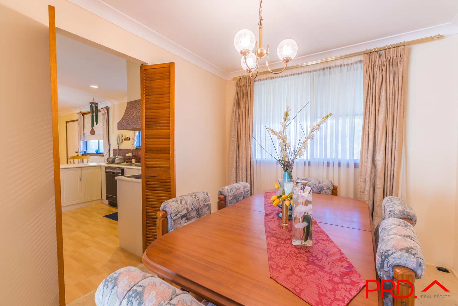 8 Myndee Avenue TAMWORTH 4