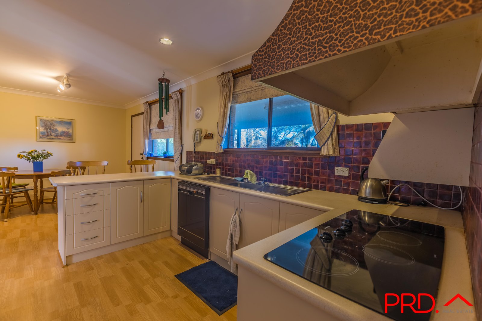 8 Myndee Avenue TAMWORTH 5