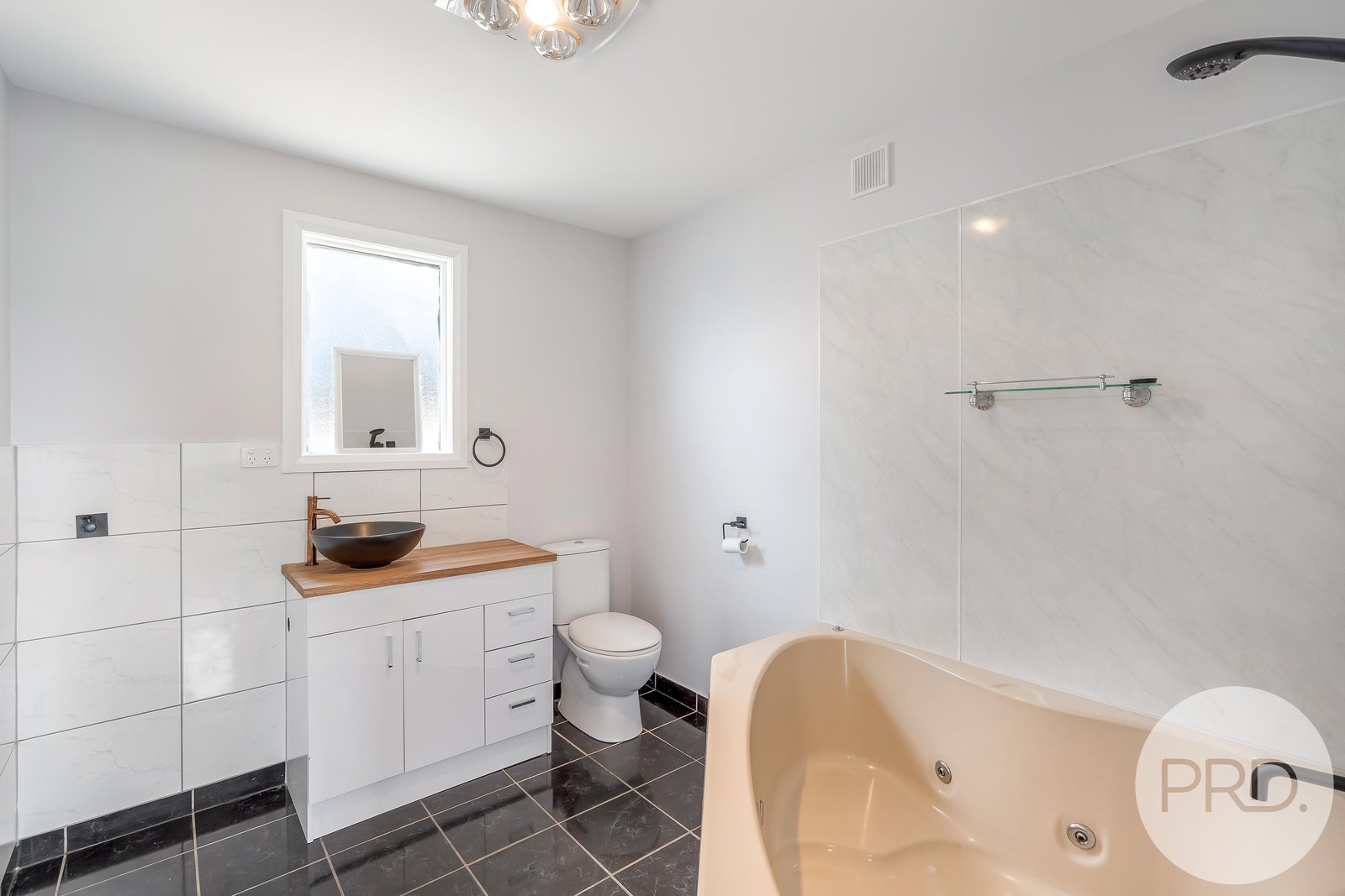 8 Myrica Street PRIMROSE SANDS 7